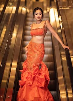 करण कुंद्रा की गर्लफ्रेंड तेजस्वी प्रकाश का ये अंदाज है बेहद खास, ऐसा ही स्टनिंग लुक आपको भी बना सकता है ग्लैमरस