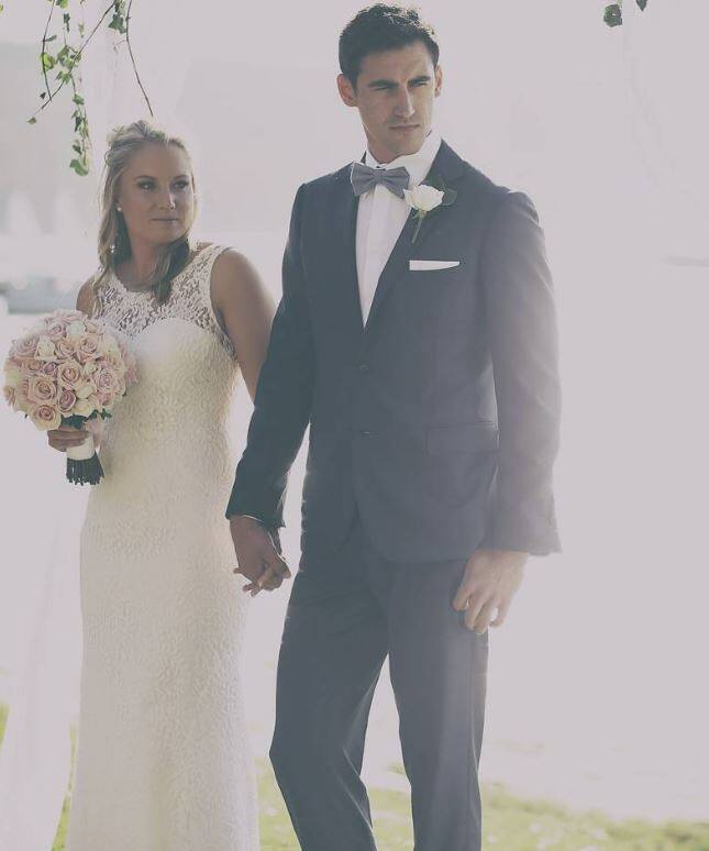 એલિસા હીલી ઓસ્ટ્રેલિયાના પુરૂષ ક્રિકેટર મિચેલ સ્ટાર્કની પત્ની છે. બંનેએ વર્ષ 2015માં લગ્ન કર્યા હતા. એલિસા અને મિચેલ સ્ટાર્ક બંને અનુભવી ઓસ્ટ્રેલિયન ક્રિકેટર છે.