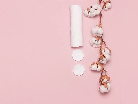 முதலில் மாதவிடாய் காலங்களில் காட்டன் துணிகளைப் பயன்படுத்தி வந்தனர். பிறகு அதற்கு மாற்றாக நாப்கின்ஸ் பயன்பாட்டிற்கு வந்தது. தற்போது மேலும் பல பொருட்கள் சந்தையில் விற்பனை செய்யப்படுகிறது. அதில் டேம்பான்ஸ் மற்றும் மென்ஸ்டுரல் கப்கள் மங்கையரிடையே பெரியளவில் கவனத்தை பெற்றுள்ளது.