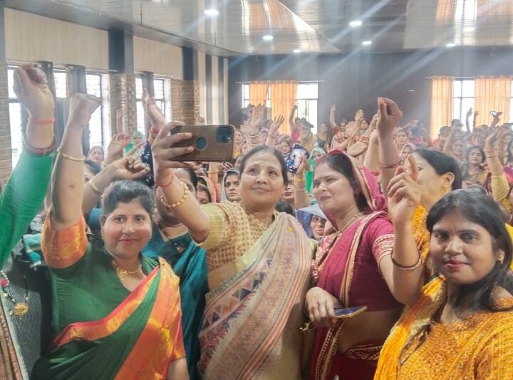 BJP Mahila Morcha started Selfie with Beneficiary campaign for Mission 80 in UP ann Lok Sabha Election 2024: यूपी में मिशन 80 में जुटी बीजेपी की महिला ब्रिगेड, महिला वोटरों के लिए बनाया खास प्लान