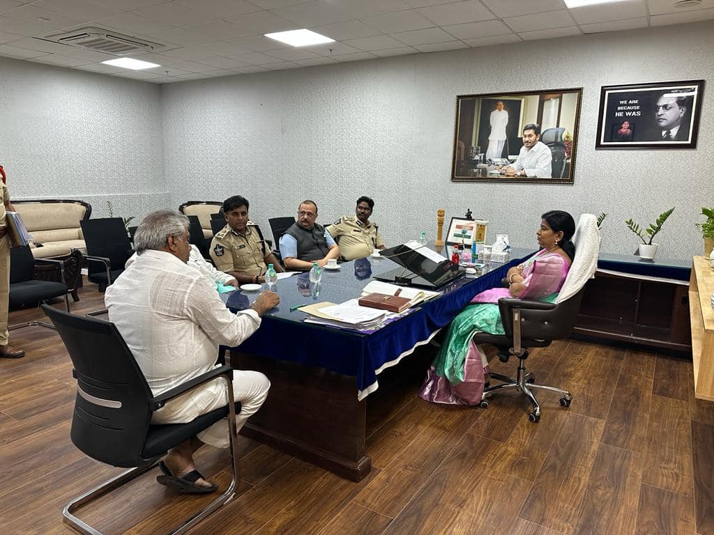 Vijayawada Uma Chit Funds Properties to be sold to provide Money to victims of Uma Chits DNN Uma Chits Case: ఉమా చిట్స్ బాధితులకు అండగా నిలిచిన ఏపీ ప్రభుత్వం, 11 ఏళ్ల తరువాత పరిహారం