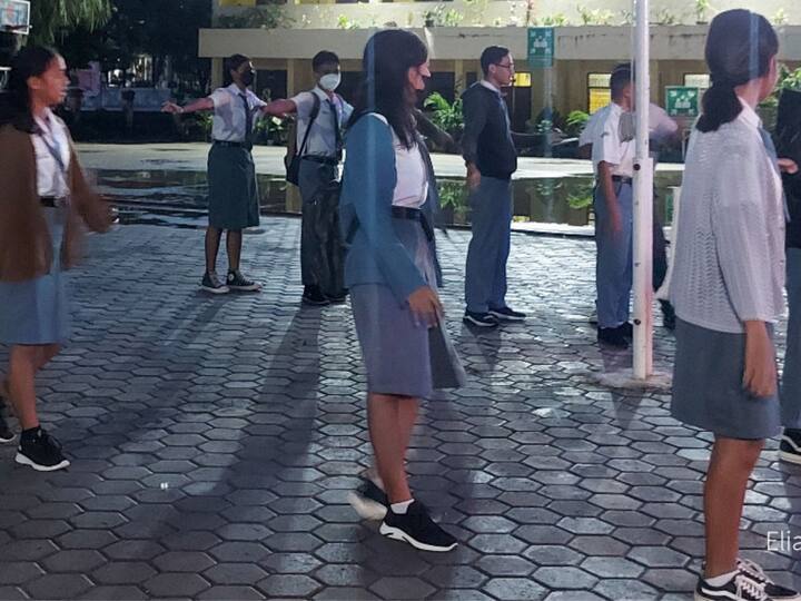 Indonesia Schools Starts at 5 30 AM Pilot Project Kupang Twelfth Grade 10 High Schools Know Details జాంబీల్లా నడుస్తున్న విద్యార్థులు, తెల్లవారుజామునే రోడ్లపైకి - వాళ్లకేమైంది?