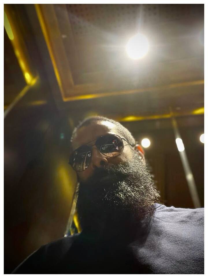 அதன் பின்னர் விக்ரம், கெளதம் இருவருமே தங்களது அடுத்தடுத்த படங்களில் பிசியானார்கள்.