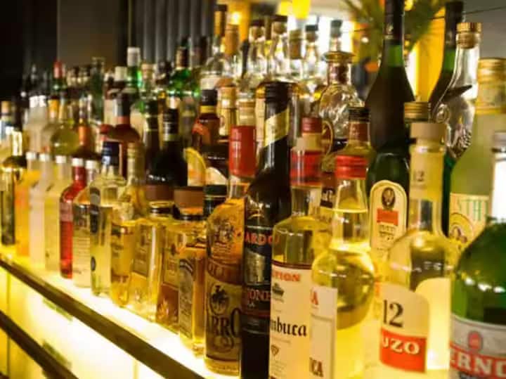 liquor sale on Holi, Record liquor people of Surguja drank liquor worth more than 1 crores in one day Surguja Excise Department ann Surguja Liquor Sale: होली पर टूटा रिकॉर्ड! सरगुजा में एक दिन में लोग पी गए 1.4 करोड़ रुपये की शराब