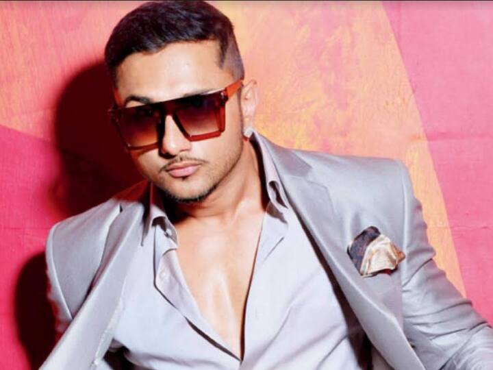 हनी सिंहच्या डॉक्युमेंट्रीचं दिग्दर्शन मोजेज सिंहने केलं आहे.