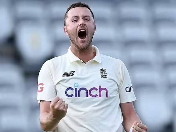 ઇંગ્લેન્ડનો વધુ એક ફાસ્ટ બૉલર અહીં ટૉપ-5માં સામેલ છે. ઓલી રૉબિન્સને 13 મેચોમાં 20.75 ની બૉલિંગ એવરેજથી 53 વિકેટો ઝડપી છે.