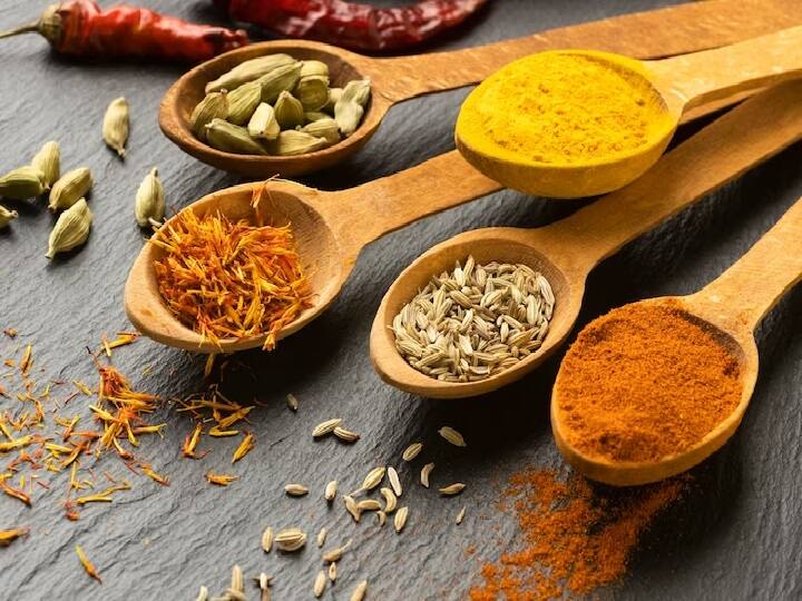 spices in the kitchen benefits immunity will be strong by defeating the symptoms of flu किचन में मौजूद इन मसालों के हैं बेमिसाल फायदे, फ्लू के लक्षणों को मात देकर इम्युनिटी होगी मजबूत