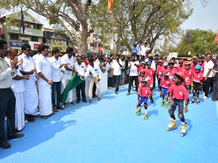 Thanjavur Opening of skating rink, handball playground in Tanjore TNN தஞ்சையில் ஸ்கேட்டிங் தளம், கையுந்து பந்து விளையாட்டு தளம் திறப்பு