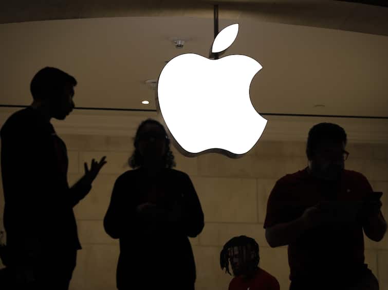 Apple layoffs 2023 First layoff in Apple after google amazon meta the iPhone maker may start laying off employees Apple layoffs 2023 : अॅपलमध्ये पहिल्यांदाच नोकरकपात होणार, 'या' कर्मचाऱ्यांच्या नोकरीवर टांगती तलवार