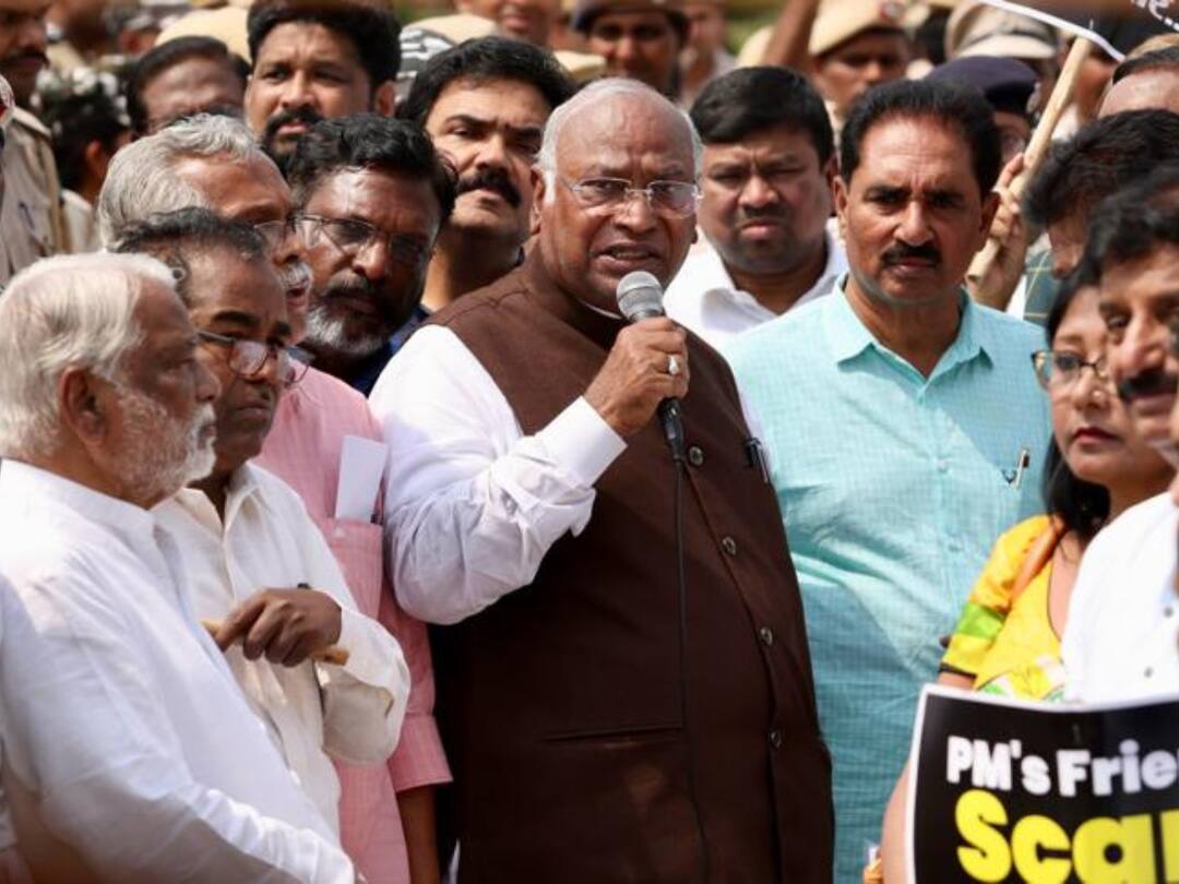 Adani & Modi's Relation Should Be Probed: Kharge During Protest March To ED, Section 144 Near Vijay Chowk 'Adani & Modi's Relation Should Be Probed': Kharge During Protest March To ED Office