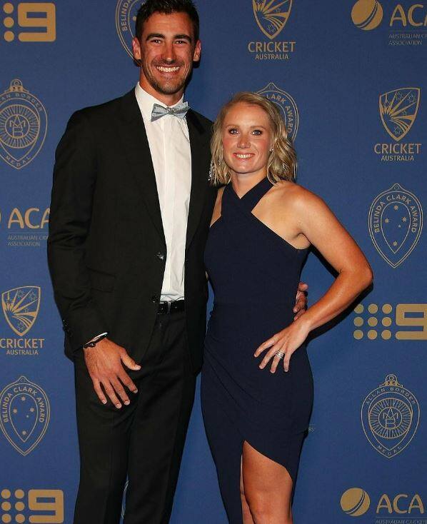 મિચેલ સ્ટાર્ક પણ ભારતના પ્રવાસ પર છે બોર્ડર-ગાવસ્કર ટેસ્ટ શ્રેણી માટે ઓસ્ટ્રેલિયાની ટીમમાં તે મુખ્ય ઝડપી બોલર હતો.