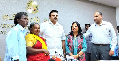 ஆஸ்கர் வென்ற குறும்படத்தின் நாயகனுக்கு உதவி கரம் நீட்டிய தமிழக அரசு!
