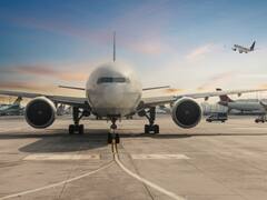 दिल्ली महिला आयोग ने भेजा DGCA को नोटिस, ऐसे यात्रियों को फ्लाइट में चढ़ने से रोकने को कहा