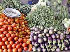 Vegetables Price: விலை உயர்ந்த பீர்க்கங்காய், கத்திரிக்காய்.. மற்ற காய்கறிகளின் விலை என்ன? இன்றைய விலை பட்டியல் இதோ..