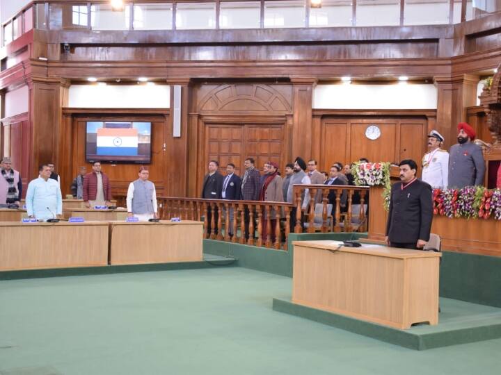Uttarakhand Budget Session 2023 Opposition Created Ruckus In Assembly 15 Congress MLA Suspended For Day Uttarakhand Budget Session: विधानसभा में विपक्ष ने किया जोरदार हंगामा, कांग्रेस के 15 विधायक एक दिन के लिए हुए सस्पेंड