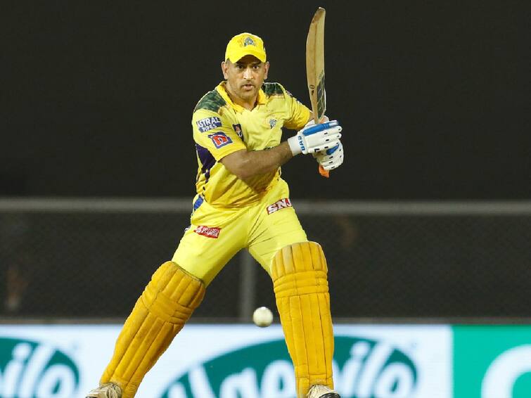 video Chennai Super Kings captain Mahendra Singh Dhoni practicing going viral on social media Watch Video: மாஸ்... பந்தை பறக்கவிட்டு தல தோனி வெறித்தனம்; வைரலாகும் வீடியோ..!