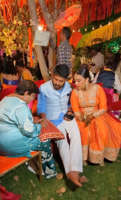 Swara-Fahad Wedding: स्वरा ने हाथों में लिखवाया पिया का नाम, फहाद ने अपनी दुल्हनियां के लिए हथेली पर बनवा लिया दिल