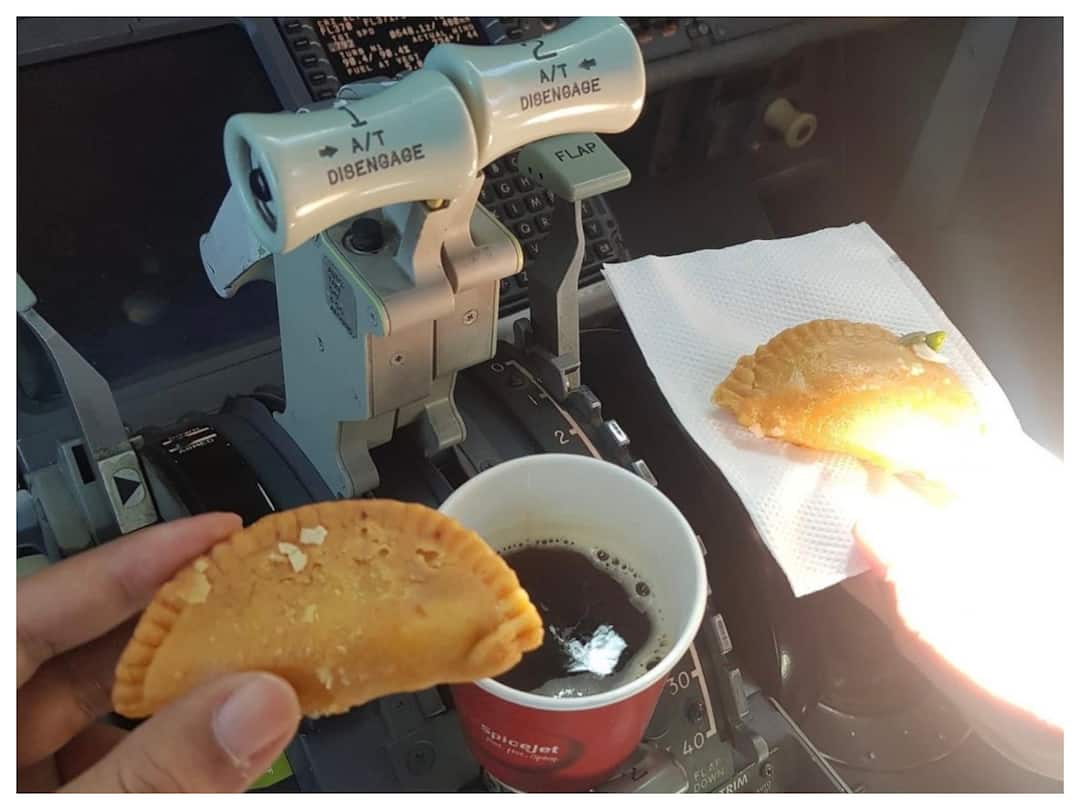 SpiceJet De-Rosters Two Pilots For Keeping Beverage Cup On Console, Having Gujiya In Cockpit SpiceJet De-Rosters Two Pilots For Keeping Beverage Cup, Having Gujiya In Cockpit On Holi SpiceJet De-Rosters Two Pilots For Keeping Beverage Cup On Console, Having Gujiya In Cockpit