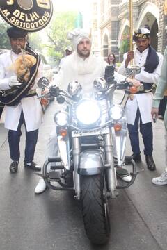 Alanna Panday wedding: बुलेट पर दुल्हन अलाना पांडे को लेने पहुंचे दूल्हे राजा मैकक्रे, शादी में नज़र आए मनीष मल्होत्रा, जैकी श्रॉफ समेत स्टार्स