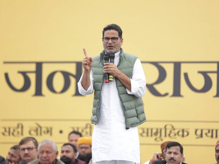 Bihar Sarkari Job Prashant Kishor attacked RJD leader Tejashwi Yadav for 10 lakh jobs in Bihar Bihar Sarkari Job: क्या सच में '10 लाख नौकरी' की बात झूठा वादा है? प्रशांत किशोर ने तेजस्वी को लेकर कह दी बड़ी बात