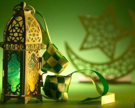 ਇਸ ਪਵਿੱਤਰ ਮਹੀਨੇ ਦੀ ਸ਼ੁਰੂਆਤ ਚੰਦਰਮਾ ਦੇ ਦਰਸ਼ਨ ਨਾਲ ਹੁੰਦੀ ਹੈ ਤੇ ਲੋਕ ਵਰਤ ਰੱਖਦੇ ਹਨ। ਇਸ ਵਾਰ ਵਰਤ ਦੀ ਤਰੀਕ ਨੂੰ ਲੈ ਕੇ ਕੁਝ ਸ਼ੱਕ ਹੈ, ਵਰਤ 22 ਜਾਂ 23 ਮਾਰਚ ਤੋਂ ਰੱਖਿਆ ਜਾਵੇਗਾ। ਰਮਜ਼ਾਨ ਨੂੰ ਇਬਾਦਤ ਦਾ ਮਹੀਨਾ ਵੀ ਕਿਹਾ ਜਾਂਦਾ ਹੈ।