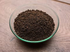 चाय बनाने के बाद न फेंके बची हुई चाय पत्ती, इसका इन कामों में कर सकते हैं इस्तेमाल