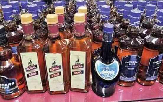 Due to the cheapness of liquor in Punjab, contractors started shying away from taking contracts in Chandigarh Chandigarh News: ਪੰਜਾਬ 'ਚ ਸ਼ਰਾਬ ਸਸਤੀ ਹੋਣ ਕਰਕੇ ਚੰਡੀਗੜ੍ਹ 'ਚ ਠੇਕੇ ਲੈਣ ਤੋਂ ਕਤਰਾਉਣ ਲੱਗੇ ਠੇਕੇਦਾਰ