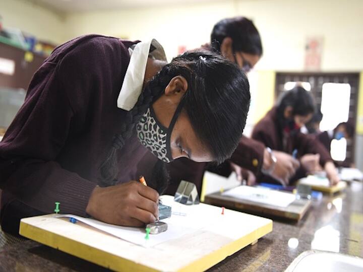 Maharashtra HSC Paper Leak: After Mathematics, Police Probe Finds Physics And Chemistry Papers Were Also Leaked Maharashtra HSC Paper Leak: After Mathematics, Police Probe Finds Physics And Chemistry Papers Were Also Leaked