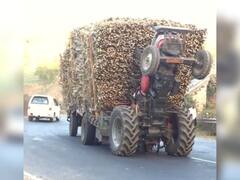 बीच सड़क ओवरलोडेड ट्रैक्टर का जानलेवा 'स्टंट', यूजर्स देख भड़के, ड्राइवर को पढ़ा डाला ट्रैफिक रूल्स का पाठ- Video
