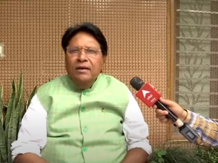 UP Politics SP national general secretory Ram Ji Lal Suman on national executive at Kolkata ANN UP Politics: रामजी लाल सुमन का छलका दर्द, कहा- '30 सालों बाद भी सपा क्यों नहीं बन पाई राष्ट्रीय पार्टी'