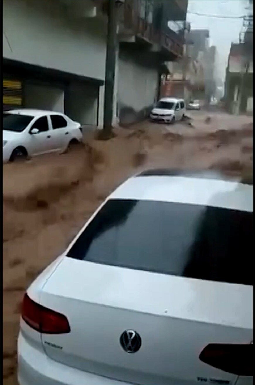 Turkiye Floods: भूकंप के बाद तुर्किए में आई एक और आफत, बाढ़ से घिरे कई शहर, डूब रहे घर-मकान, 5 लोगों की मौत