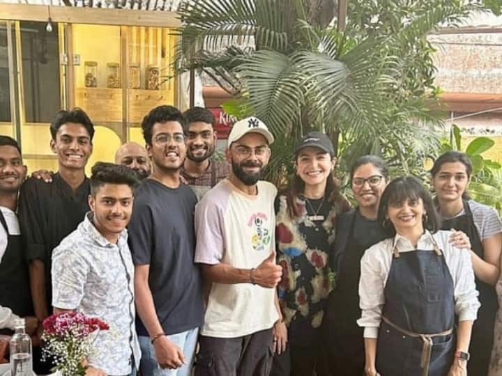 Virat Kohli Anushka Sharma on Coffee Date Photo goes viral on social media IND vs AUS 1st ODI in Mumbai IND vs AUS: मुंबई वनडे से पहले कॉफी डेट पर निकले विराट कोहली और अनुष्का शर्मा, तस्वीरें वायरल