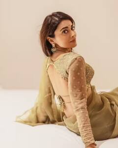 Saree Style Ideas: ਅਭਿਨੇਤਰੀ ਸ਼੍ਰਿਯਾ ਸਰਨ ਤੋਂ ਸਾੜੀ ਪਾਉਣ ਦਾ ਸਿੱਖੋ ਸਟਾਈਲ, ਤੁਹਾਨੂੰ ਅਭਿਨੇਤਰੀ ਵਰਗੀ ਦਿੱਖ ਮਿਲੇਗੀ