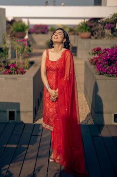 Srushti dange : ‘சுடிதார் அணிந்து வந்த சொர்க்கமே..’ சிவப்பாக ரோஜாவாக ஜொலிக்கும் கன்னக்குழி நடிகை!