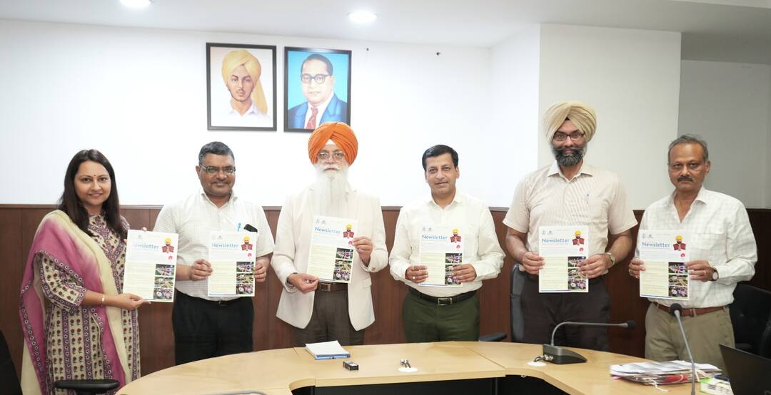 DR. NIJJAR RELEASES NEWSLETTER OF LOCAL GOVERNMENT DEPARTMENT ਡਾ.ਨਿੱਜਰ ਨੇ ਸਥਾਨਕ ਸਰਕਾਰਾਂ ਵਿਭਾਗ ਦਾ ਨਿਊਜ਼ਲੈਟਰ ਜਾਰੀ ਕੀਤਾ