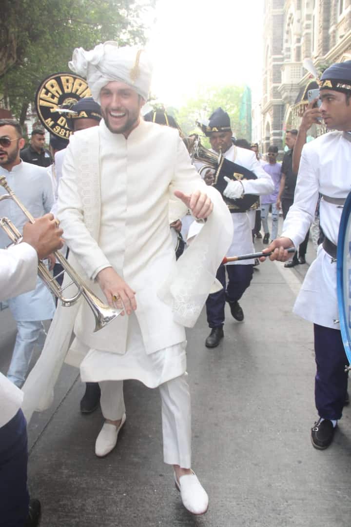 अलाना पांडे 16 मार्च को अपने लॉन्ग टाइम बॉयफेंड इवोर मैकक्रे के साथ शादी के बंधन में बंधने जा रही हैं.