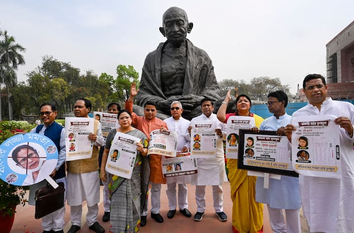 মূল প্রশ্ন ছিল একটাই, যেখানে এত বড় দুর্নীতির অভিযোগ সেখানে মুখ্য়মন্ত্রী কেন জবাব দিচ্ছেন না?