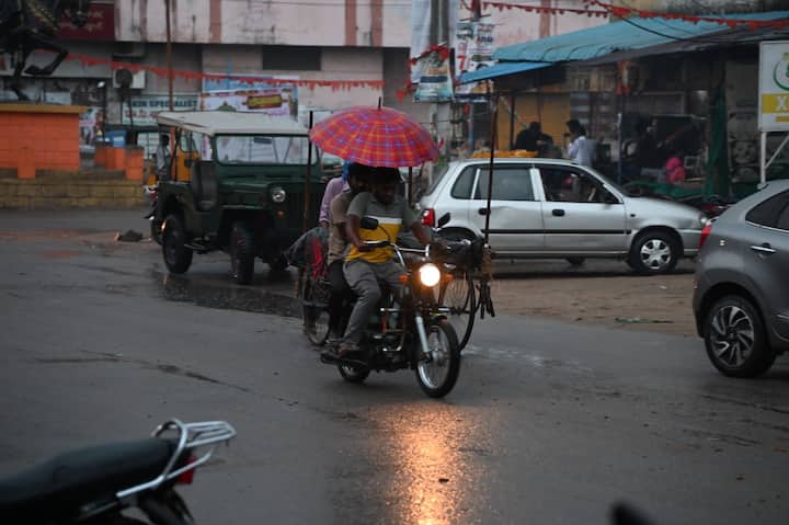 Telangana Weather IMD Warnings rains for next three days తెలంగాణలో వచ్చే 3 రోజులు వానలే వానలు