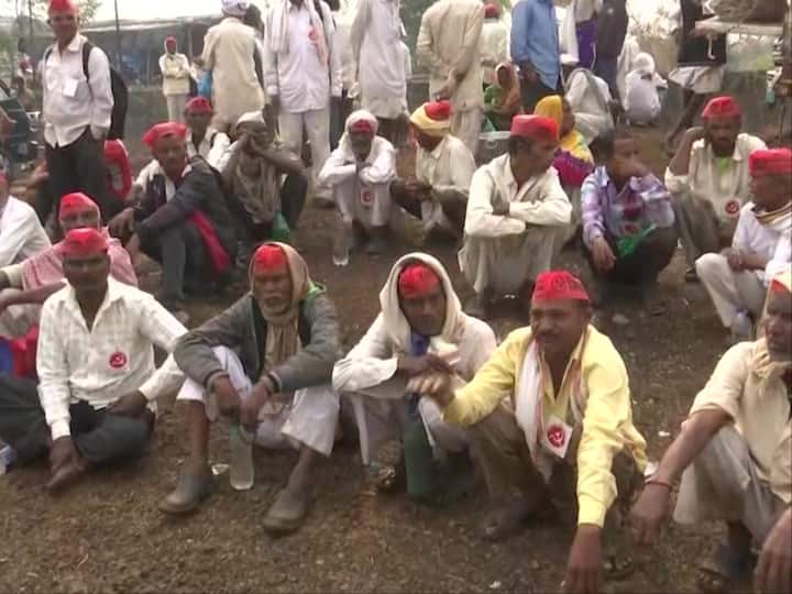 Maharashtra Farmers Hold Protest March Over Issues Including Onion Prices, Waiving Off Kisan Loans Details Here Thousands Of Maharashtra Farmers March To Mumbai Over Onion Price Woes, Loan Waiver Demand