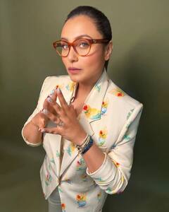 Rani Mukerji: राणी मुखर्जीचा बॉसी लूक; फोटोनं वेधलं नेटकऱ्यांचं लक्ष