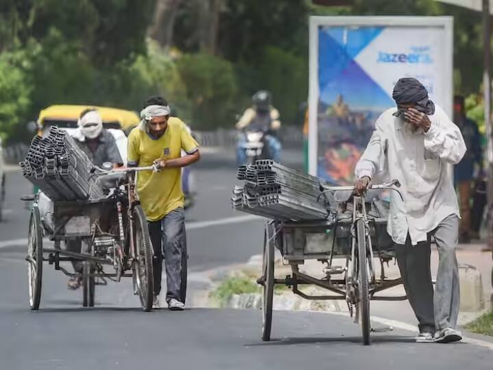 मौसम विभाग ने बताया, आज (16 मार्च) को अधिकतम तापमान 33 डिग्री सेल्सियस और न्यूनतम तापमान 18 डिग्री सेल्सियस रहने का अनुमान है.