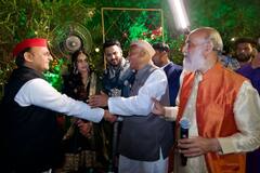 कव्वाली नाइट्स में Swara Bhaskar के 'अनारकली' लुक पर फिदा Fahad, अखिलेश यादव संग गपशप की फोटोज़ वायरल