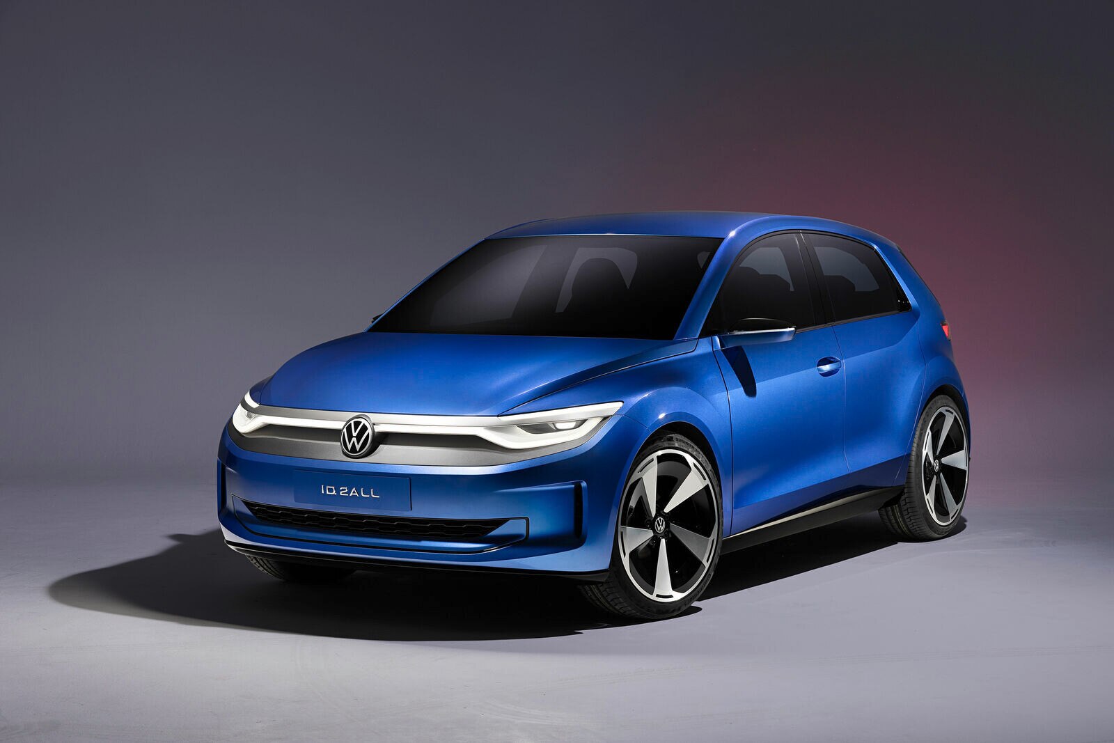 Volkswagen Electric Car: फॉक्सवैगन ने अपनी इलेक्ट्रिक हैचबैक कार ID.2 की दिखा दी झलक, सिंगल चार्ज पर तय करेगी 450 किमी की दूरी