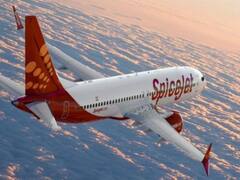 फ्लाइट कॉकपिट में गुजिया-कॉफी रखना पड़ा भारी, स्पाइसजेट से हटाए गए दो पायलट