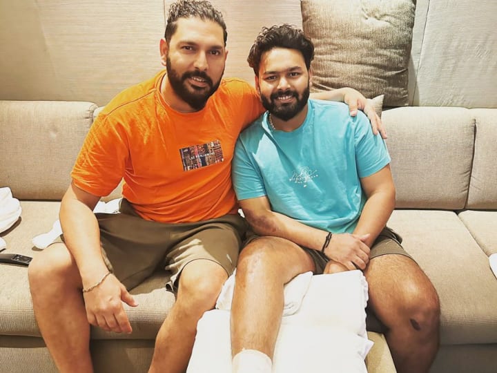 Rishabh Pant: ऋषभ पंत से मिलने पहुंचे युवराज सिंह, फोटो शेयर कर बोले- चैम्पियन फिर से उठेगा... Yuvraj Singh with Rishabh Pant Viral Photo Yuvraj Singh Instagram Post This champion is going to rise again Rishabh Pant: ऋषभ पंत से मिलने पहुंचे युवराज सिंह, फोटो शेयर कर बोले- चैम्पियन फिर से उठेगा...
