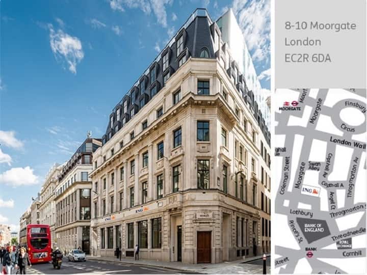 100 रुपये में होने वाले कॉरपोरेट सौदों में पहला नाम खेल जगत से है. इंग्लिश प्रीमियर लीग क्लब चेल्सिया को वित्तीय संकटों के चलते 1982 में बिकना पड़ा था. तब केन बेट्स ने इसे महज 01 पाउंड में खरीदा था. हालांकि बाद में बेट्स ने क्लब को 140 मिलियन पाउंड में बेचा था. तब इसे रूसी अरबपति रोमन अब्रामोविच ने 2003 में हुए एक सौदे में खरीदा था.