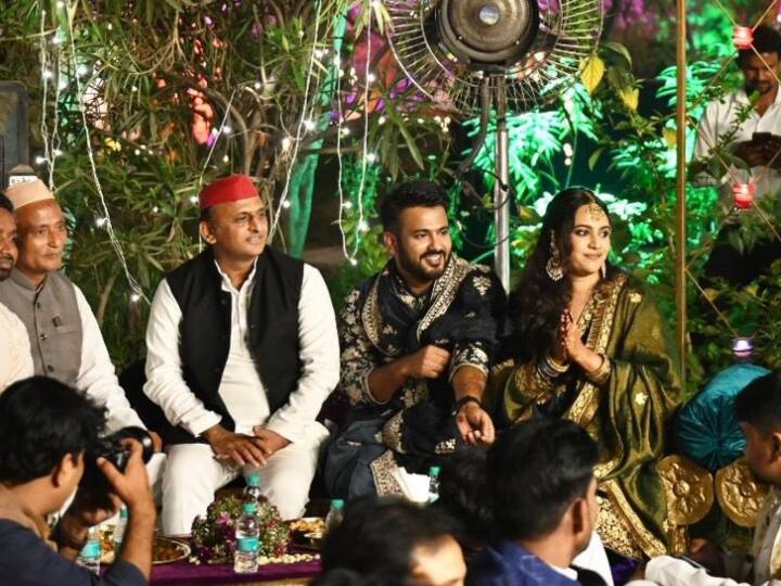 Akhilesh Yadav Share Photo with Swara Bhasker and fahad ahmed marriage on Twitter and give reactions see photo Swara Bhasker Wedding: अखिलेश यादव ने स्वरा भास्कर के साथ शेयर की तस्वीर, फहद अहमद पर कही ये बात