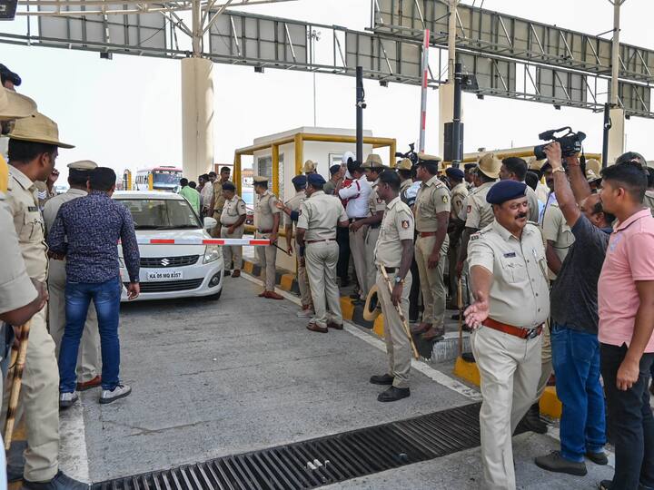 Even ordinary commuters staged protest over having to pay a higher toll fee to travel on the e-way, and the technical difficulties faced by them like malfunctioning of barriers and broken FASTag scanners.