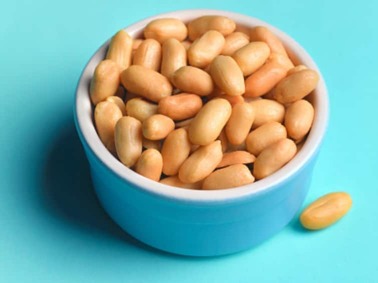 to know  eat Soaked Peanuts benefits Soaked Peanuts: આ બીમારી આસપાસ પણ નહીં ફરકે, જાણો પલાળેલી મગફળીના સેવનના ગજબ ફાયદા