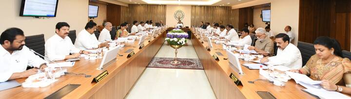 బడ్జెట్ వివరాలు తెలుసుకున్న సీఎం, మంత్రులు
